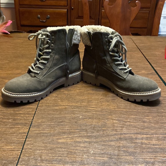 Like NEW! Suede Ankle Boots, Size 7, Army Green. - Picture 6 of 6